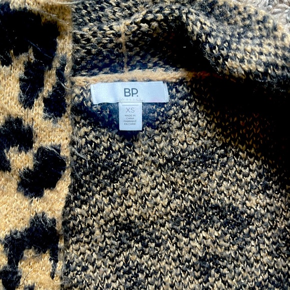 Bundle of 2 sweaters - Picture 3 of 3